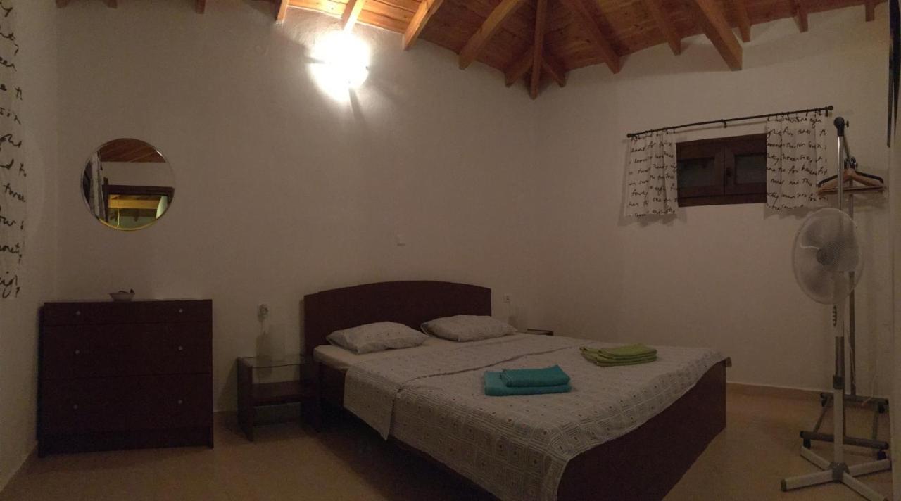 Apartamento Stone House Under A Rock Kukos Sykia Chalkidikis Exterior foto